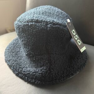 DSG Girls Reversible Cozy Sherpa/Puffer Bucket Hat - Navy Blue/Baby Blue